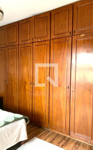 Casa à venda com 140m², 3 quartos e 2 vagas Casa à venda com 140m², 3 quartos e 2 vagasCloset