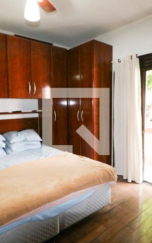 Casa à venda com 220m², 3 quartos e 1 vaga Casa à venda com 220m², 3 quartos e 1 vagaSuíte