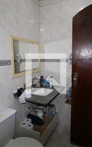 Casa à venda com 220m², 3 quartos e 1 vaga Casa à venda com 220m², 3 quartos e 1 vagaBanheiro da Suíte