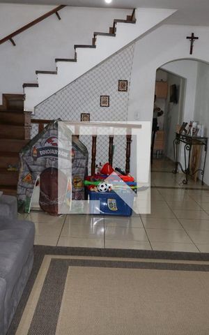 Casa à venda com 220m², 3 quartos e 1 vaga Casa à venda com 220m², 3 quartos e 1 vagaSala