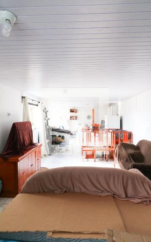 Casa à venda com 220m², 3 quartos e 1 vaga Casa à venda com 220m², 3 quartos e 1 vagaÁrea comum - Salão de festas