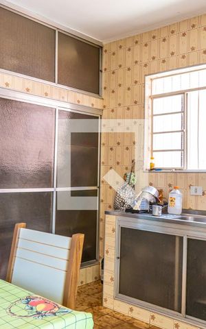 Casa à venda com 137m², 2 quartos e 2 vagas Casa à venda com 137m², 2 quartos e 2 vagasCozinha