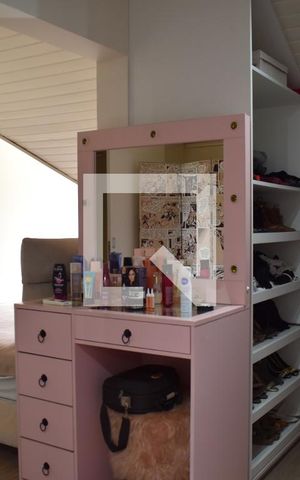 Casa à venda com 240m², 4 quartos e 2 vagasCloset