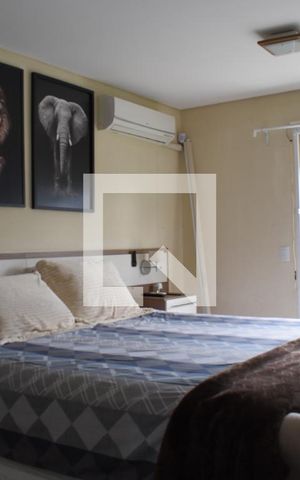 Casa à venda com 240m², 4 quartos e 2 vagasSuíte