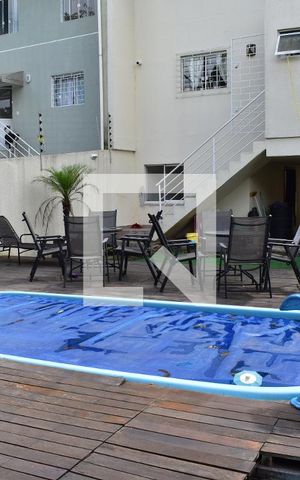 Casa à venda com 240m², 4 quartos e 2 vagasPiscina