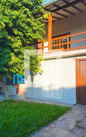 Casa à venda com 230m², 3 quartos e 2 vagas Casa à venda com 230m², 3 quartos e 2 vagasfachada