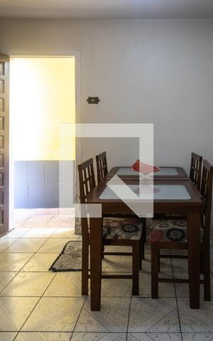 Casa à venda com 90m², 2 quartos e 1 vaga Casa à venda com 90m², 2 quartos e 1 vagaSala