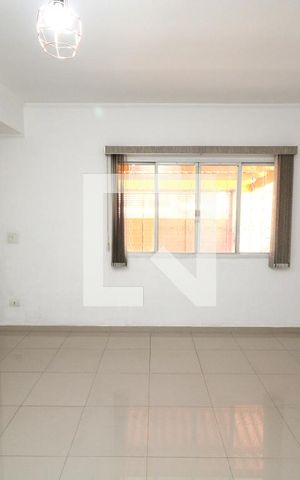 Casa para alugar com 85m², 2 quartos e 4 vagasSala