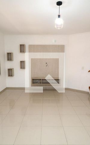 Casa para alugar com 85m², 2 quartos e 4 vagasSala