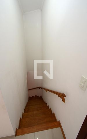Casa para alugar com 85m², 2 quartos e 4 vagasEscada