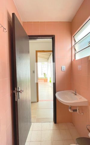 Casa à venda com 231m², 3 quartos e 4 vagasBanheiro de serviço