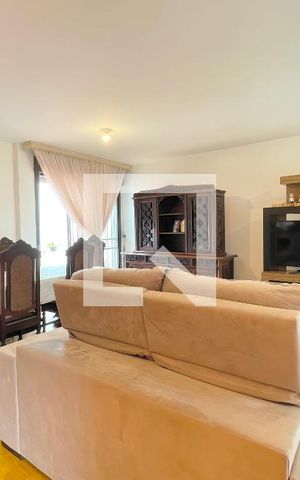 Casa à venda com 231m², 3 quartos e 4 vagasSala