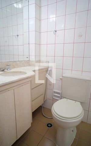 Apartamento à venda com 56m², 2 quartos e 2 vagasBanheiro da Suíte