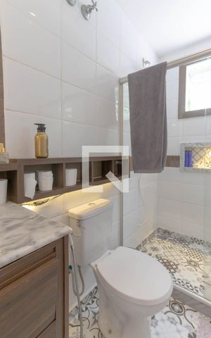 Casa de condomínio à venda com 550m², 4 quartos e 2 vagas Casa de condomínio à venda com 550m², 4 quartos e 2 vagasBanheiro social