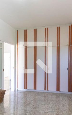 Casa de condomínio à venda com 550m², 4 quartos e 2 vagas Casa de condomínio à venda com 550m², 4 quartos e 2 vagasQuarto 1
