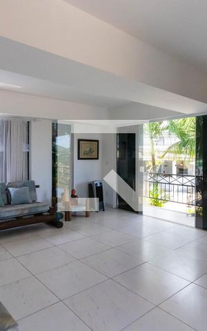 Casa de condomínio à venda com 550m², 4 quartos e 2 vagas Casa de condomínio à venda com 550m², 4 quartos e 2 vagasÁrea Externa