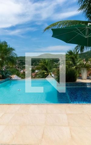 Casa de condomínio à venda com 550m², 4 quartos e 2 vagas Casa de condomínio à venda com 550m², 4 quartos e 2 vagasÁrea Externa