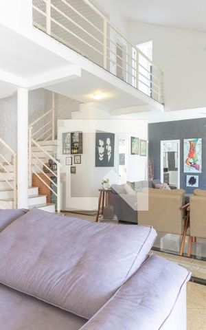 Casa de condomínio à venda com 550m², 4 quartos e 2 vagas Casa de condomínio à venda com 550m², 4 quartos e 2 vagasSala