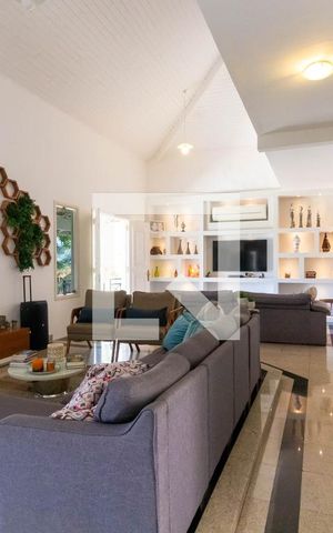 Casa de condomínio à venda com 550m², 4 quartos e 2 vagas Casa de condomínio à venda com 550m², 4 quartos e 2 vagasSala
