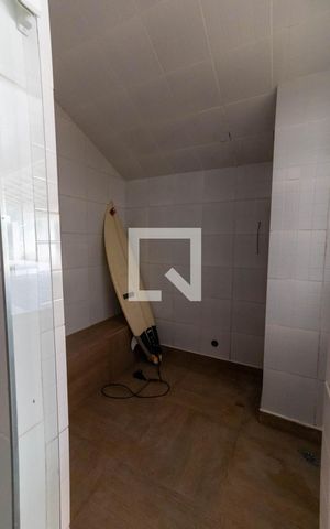 Casa de condomínio à venda com 550m², 4 quartos e 2 vagas Casa de condomínio à venda com 550m², 4 quartos e 2 vagasÁrea Externa