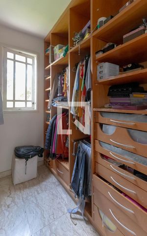Casa de condomínio à venda com 550m², 4 quartos e 2 vagas Casa de condomínio à venda com 550m², 4 quartos e 2 vagasQuarto 2