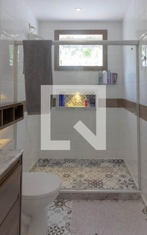Casa de condomínio à venda com 550m², 4 quartos e 2 vagas Casa de condomínio à venda com 550m², 4 quartos e 2 vagasBanheiro social