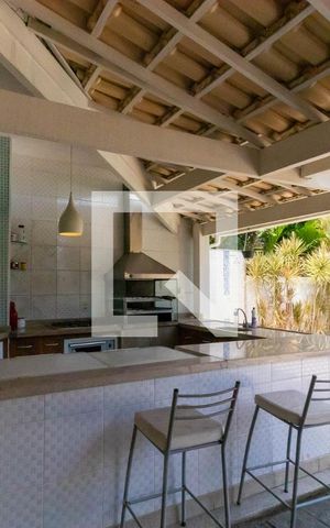 Casa de condomínio à venda com 550m², 4 quartos e 2 vagas Casa de condomínio à venda com 550m², 4 quartos e 2 vagasÁrea Externa