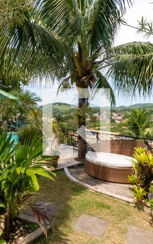 Casa de condomínio à venda com 550m², 4 quartos e 2 vagas Casa de condomínio à venda com 550m², 4 quartos e 2 vagasÁrea Externa