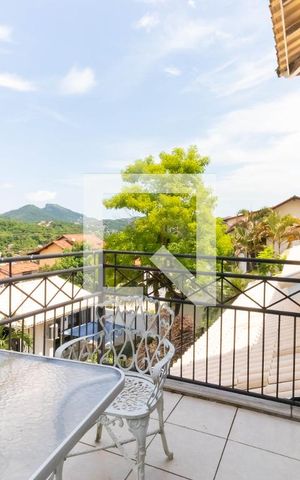 Casa de condomínio à venda com 550m², 4 quartos e 2 vagas Casa de condomínio à venda com 550m², 4 quartos e 2 vagasVaranda do Quarto 2
