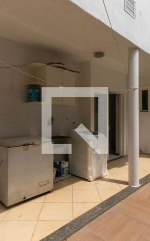 Casa de condomínio à venda com 550m², 4 quartos e 2 vagas Casa de condomínio à venda com 550m², 4 quartos e 2 vagasÁrea Externa