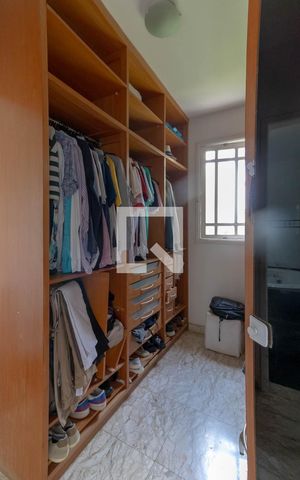 Casa de condomínio à venda com 550m², 4 quartos e 2 vagas Casa de condomínio à venda com 550m², 4 quartos e 2 vagasQuarto 2