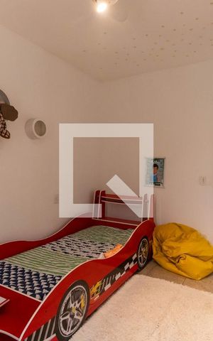 Casa de condomínio à venda com 550m², 4 quartos e 2 vagas Casa de condomínio à venda com 550m², 4 quartos e 2 vagasQuarto 3