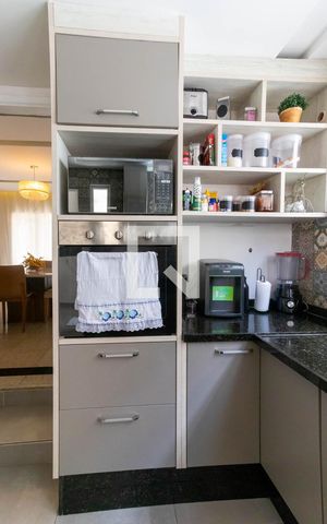 Casa de condomínio à venda com 550m², 4 quartos e 2 vagas Casa de condomínio à venda com 550m², 4 quartos e 2 vagasCozinha