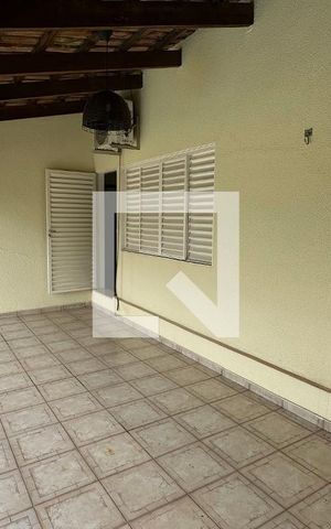 Casa para alugar com 370m², 5 quartos e 4 vagas Casa para alugar com 370m², 5 quartos e 4 vagasSuite 1
