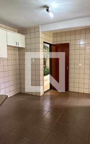 Casa para alugar com 370m², 5 quartos e 4 vagas Casa para alugar com 370m², 5 quartos e 4 vagasCozinha