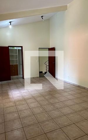 Casa para alugar com 370m², 5 quartos e 4 vagas Casa para alugar com 370m², 5 quartos e 4 vagasSuite 1