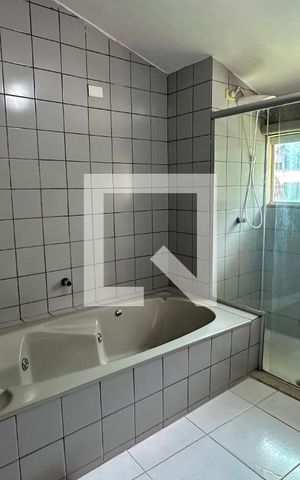 Casa para alugar com 370m², 5 quartos e 4 vagas Casa para alugar com 370m², 5 quartos e 4 vagasSuite 1