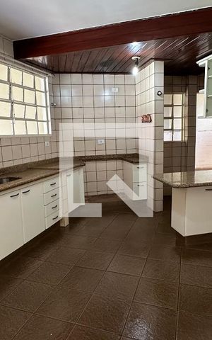 Casa para alugar com 370m², 5 quartos e 4 vagas Casa para alugar com 370m², 5 quartos e 4 vagasCozinha
