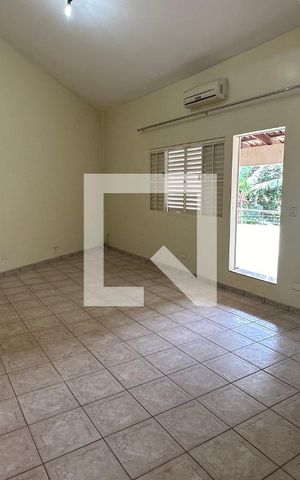 Casa para alugar com 370m², 5 quartos e 4 vagas Casa para alugar com 370m², 5 quartos e 4 vagasSuite 1