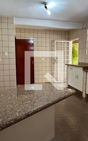 Casa para alugar com 370m², 5 quartos e 4 vagas Casa para alugar com 370m², 5 quartos e 4 vagasCozinha