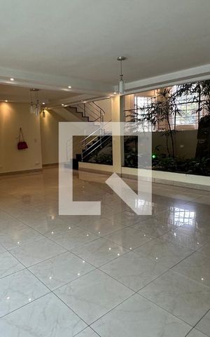 Casa para alugar com 370m², 5 quartos e 4 vagas Casa para alugar com 370m², 5 quartos e 4 vagasSala