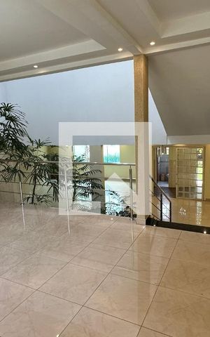 Casa para alugar com 370m², 5 quartos e 4 vagas Casa para alugar com 370m², 5 quartos e 4 vagasSala