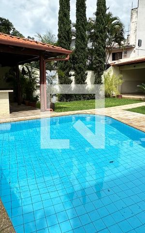 Casa para alugar com 370m², 5 quartos e 4 vagas Casa para alugar com 370m², 5 quartos e 4 vagasPiscina
