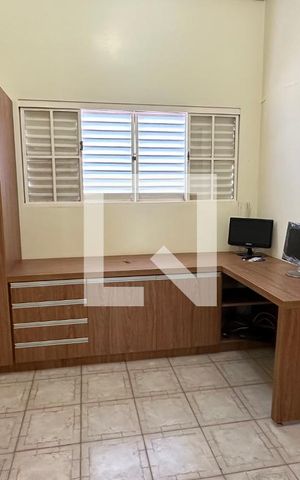 Casa para alugar com 370m², 5 quartos e 4 vagas Casa para alugar com 370m², 5 quartos e 4 vagasSuite 2