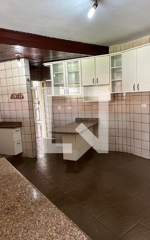 Casa para alugar com 370m², 5 quartos e 4 vagas Casa para alugar com 370m², 5 quartos e 4 vagasCozinha