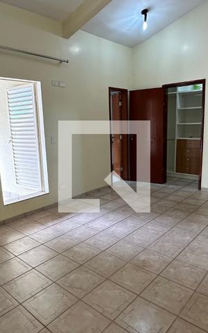 Casa para alugar com 370m², 5 quartos e 4 vagas Casa para alugar com 370m², 5 quartos e 4 vagasSuite 1