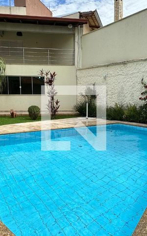 Casa para alugar com 370m², 5 quartos e 4 vagas Casa para alugar com 370m², 5 quartos e 4 vagasPiscina