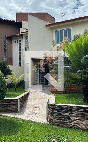 Casa para alugar com 370m², 5 quartos e 4 vagas Casa para alugar com 370m², 5 quartos e 4 vagasFachada