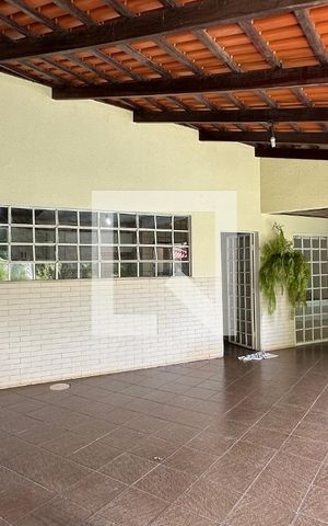 Casa para alugar com 370m², 5 quartos e 4 vagas Casa para alugar com 370m², 5 quartos e 4 vagasGaragem