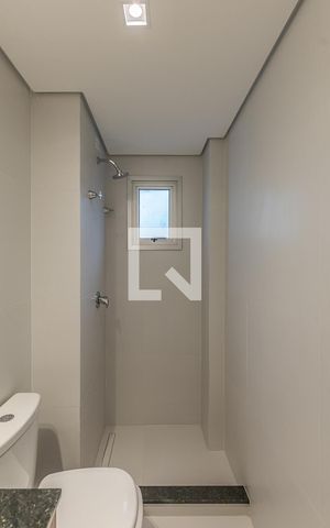 Apartamento à venda com 74m², 2 quartos e 1 vaga Apartamento à venda com 74m², 2 quartos e 1 vagaBanheiro social